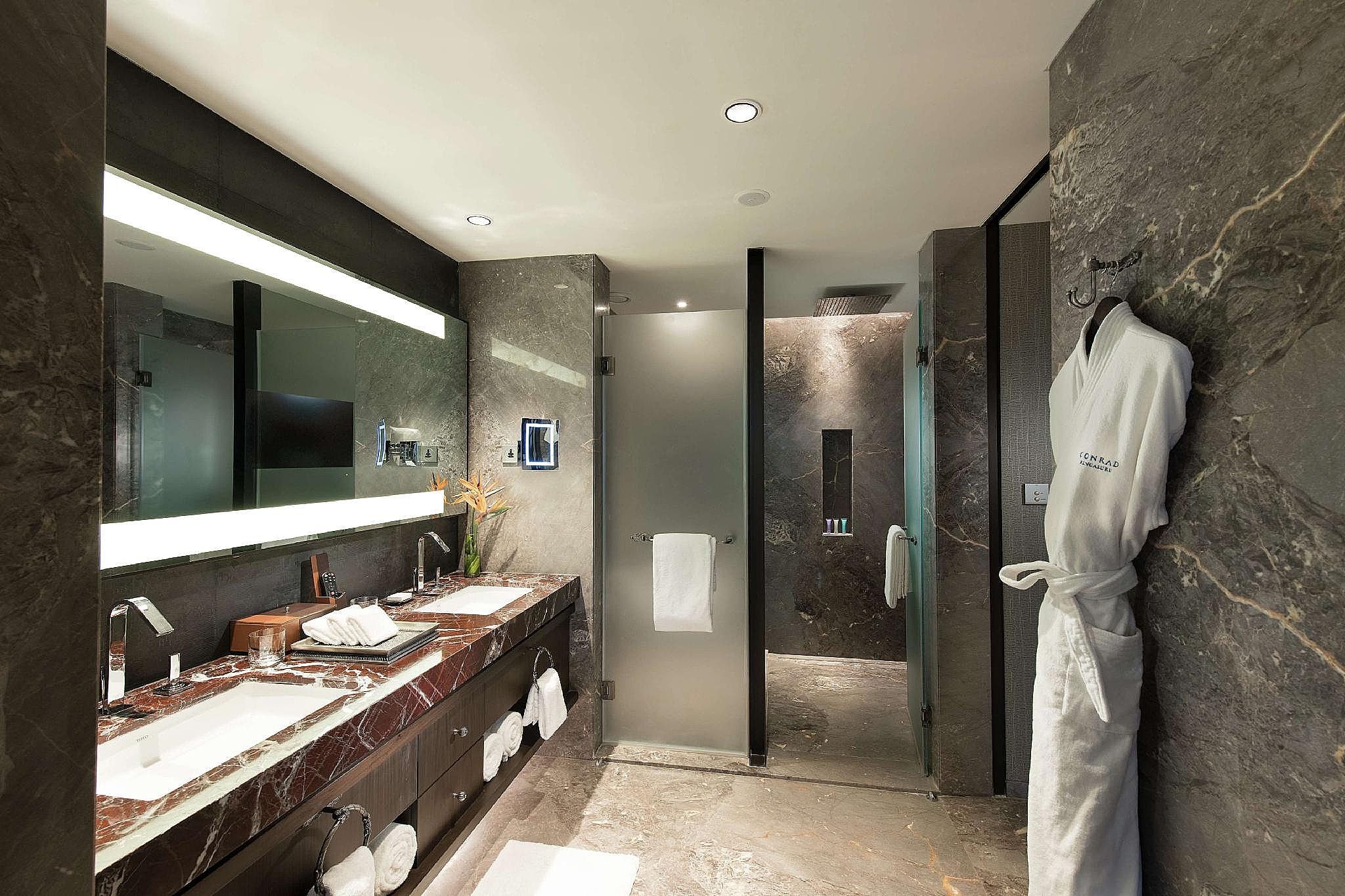 Conrad Bengaluru King Deluxe Room Lake View  (1 King Bed) 3