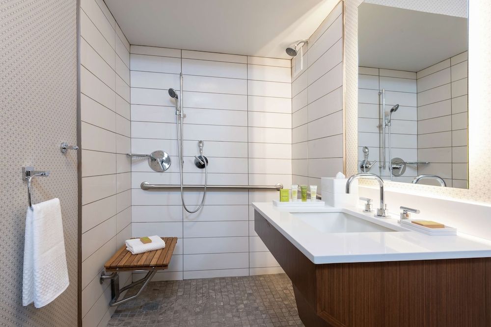 Suite, 1 King Bed, Accessible, Balcony