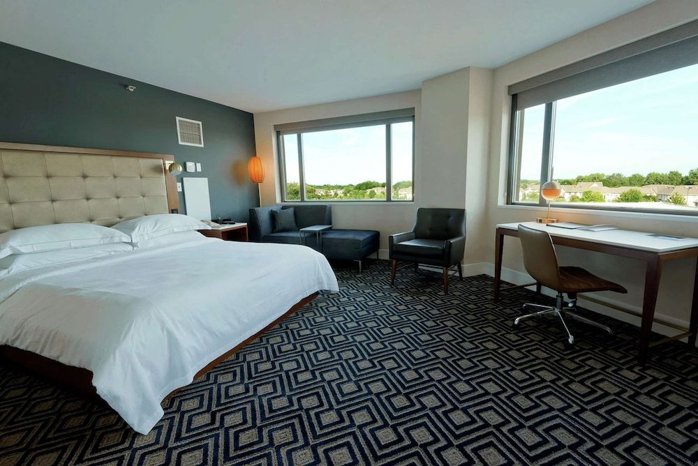 Room, 1 King Bed, Corner