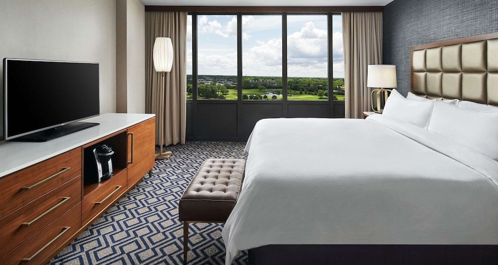 Suite, 1 King Bed, Accessible, Balcony