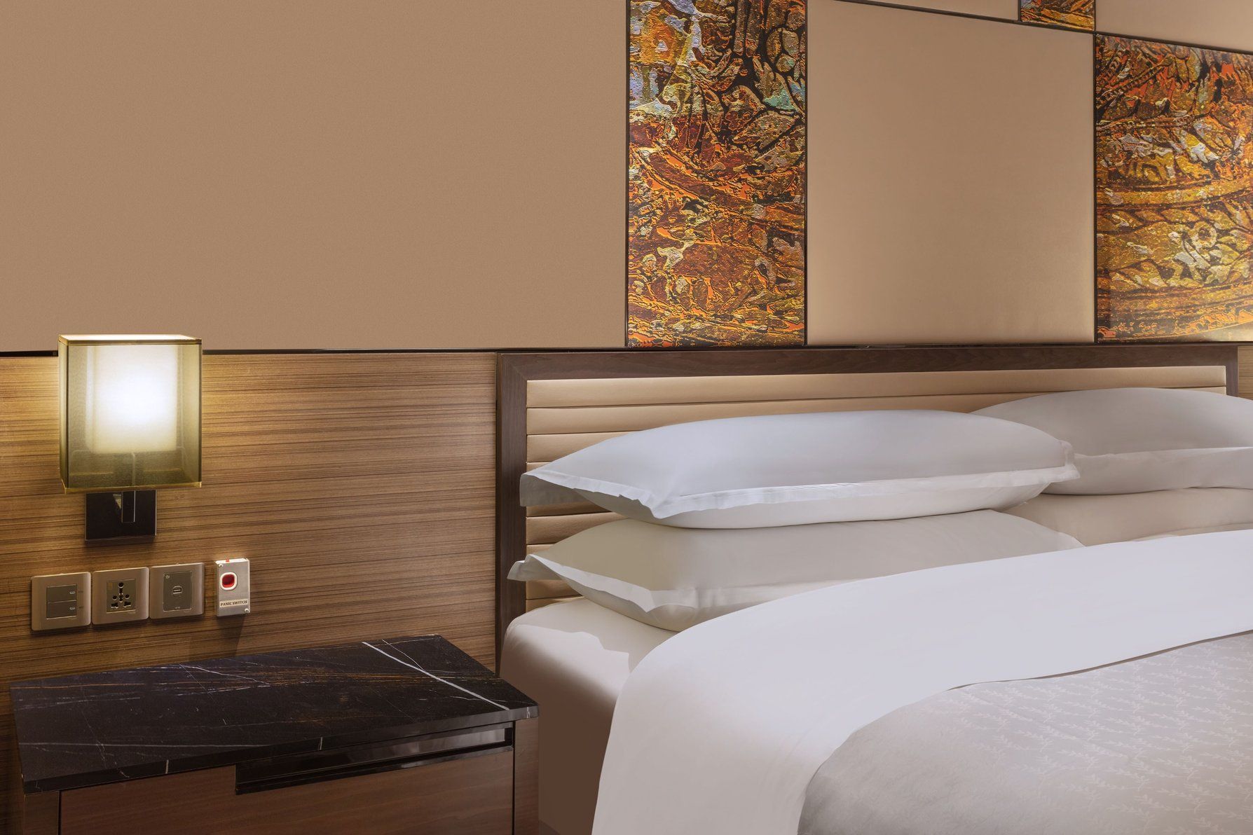 King Accessible Deluxe Guest Room