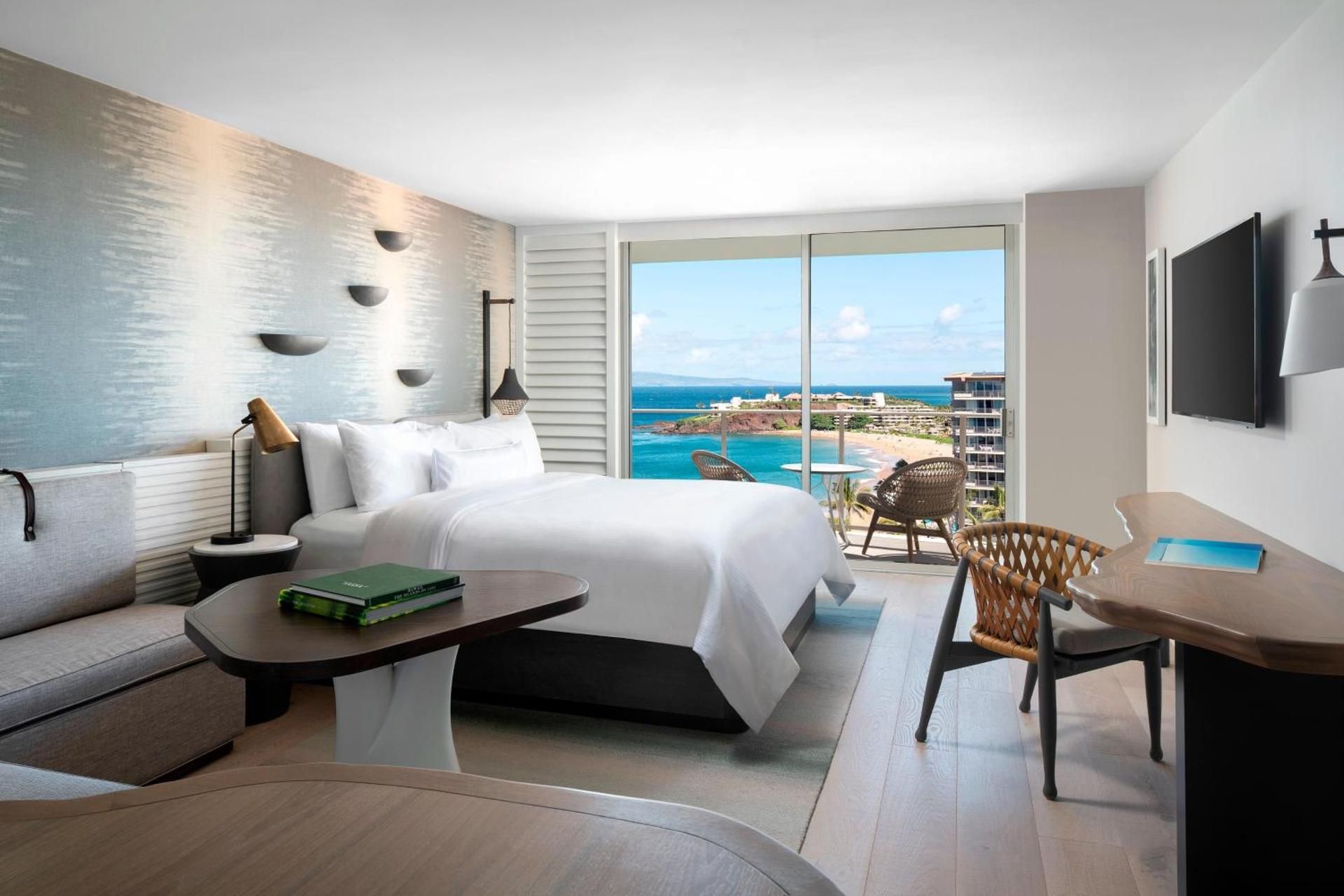 Hokupaa - Ocean View, Larger Guest room, 1 King, Sofa bed, Lanai Experience, Balcony
