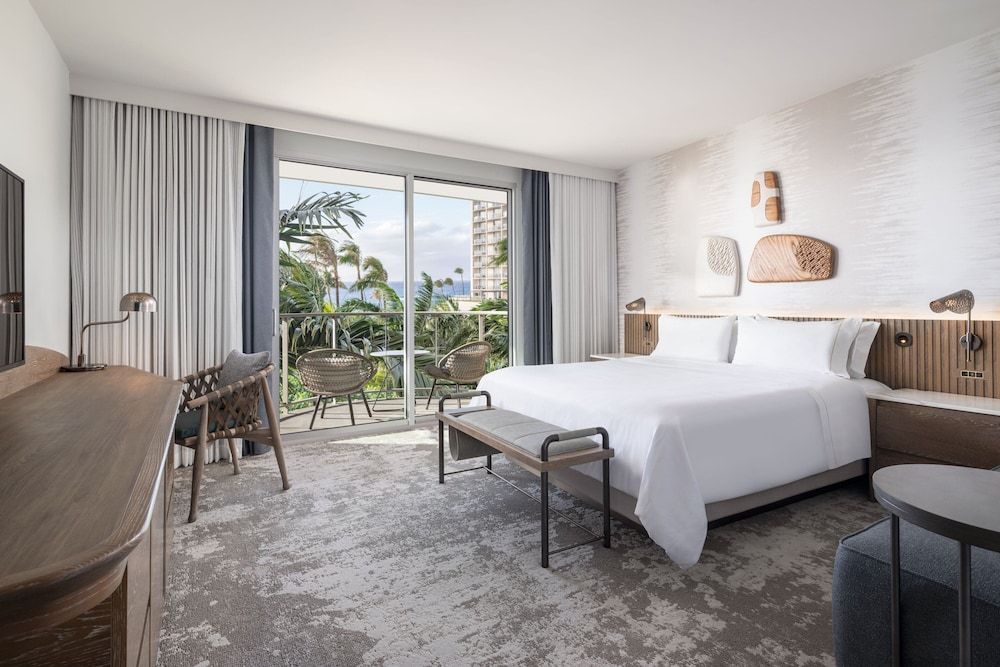 Premium Room, 1 King Bed, Bathtub Grab Bars, Resort View (Mobility Accessible, Kukahi)