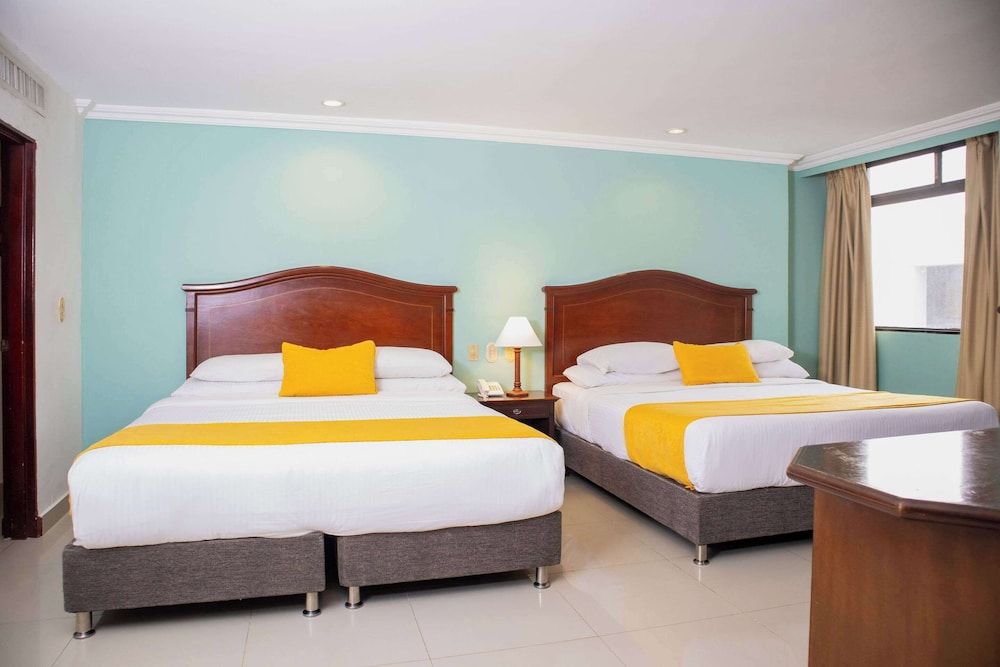 Junior Suite, Non Smoking (2 King Beds, Family Room)