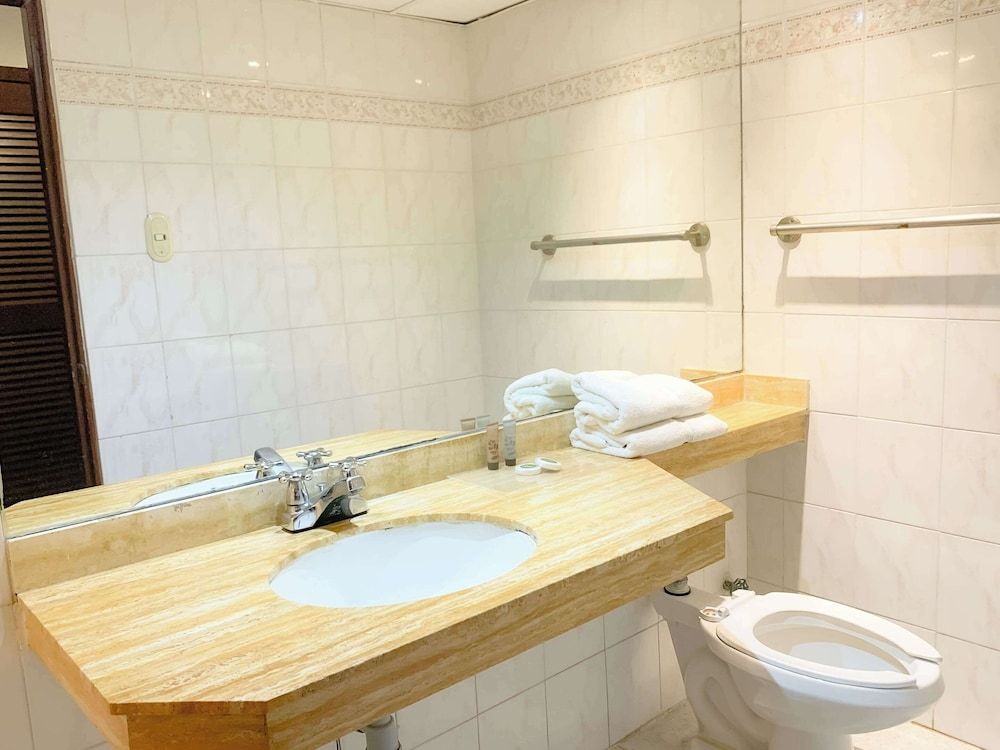 Hotel Faranda Express Puerta Del Sol Barranquilla, A Member of Radisson Individuals Junior Suite, 1 King Bed, Non Smoking 4