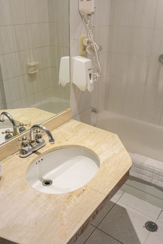 Hotel Faranda Express Puerta Del Sol Barranquilla, A Member of Radisson Individuals Junior Suite, 1 King Bed, Non Smoking 3