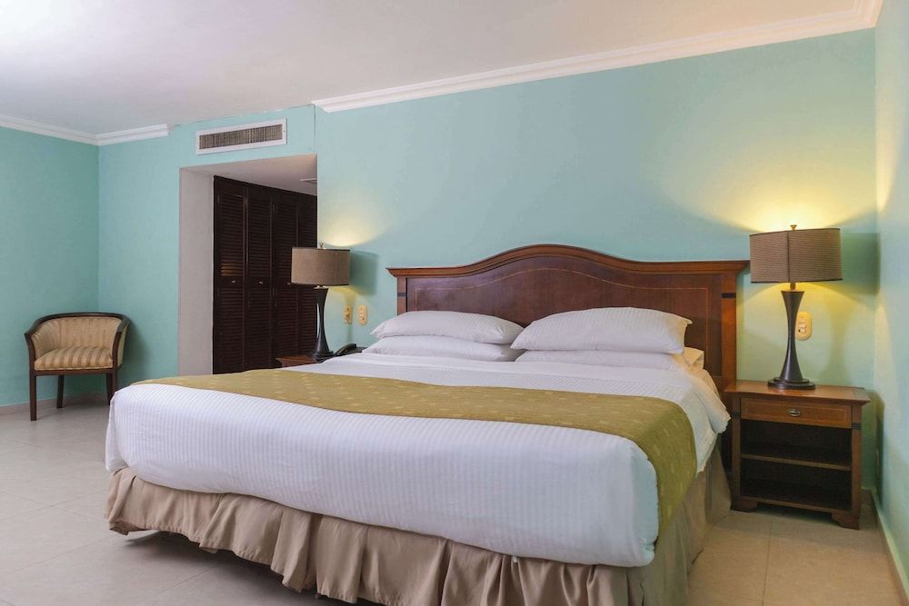Hotel Faranda Express Puerta Del Sol Barranquilla, A Member of Radisson Individuals Junior Suite, 1 King Bed, Non Smoking