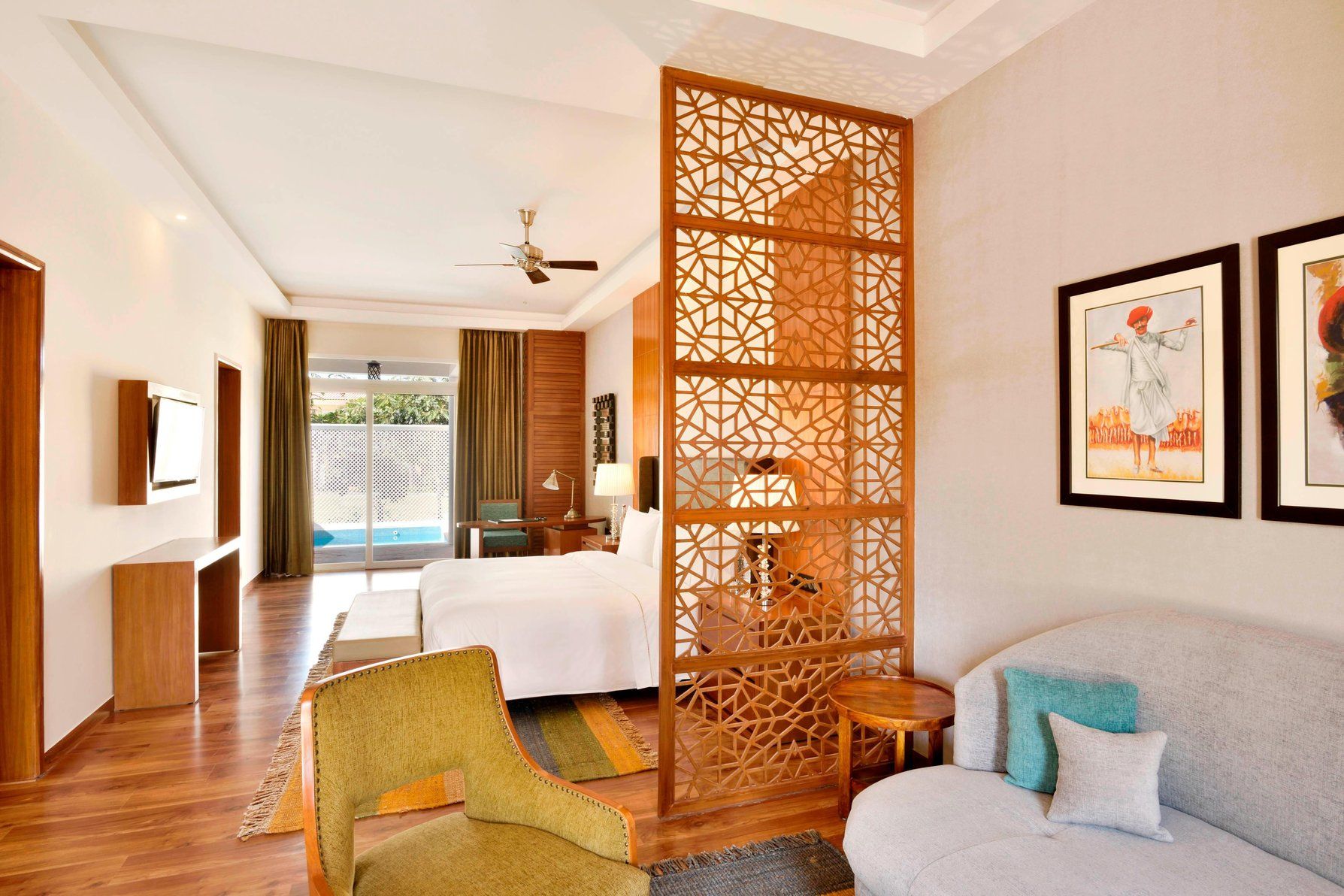 Royal Villa – King – with Outdoor Pool