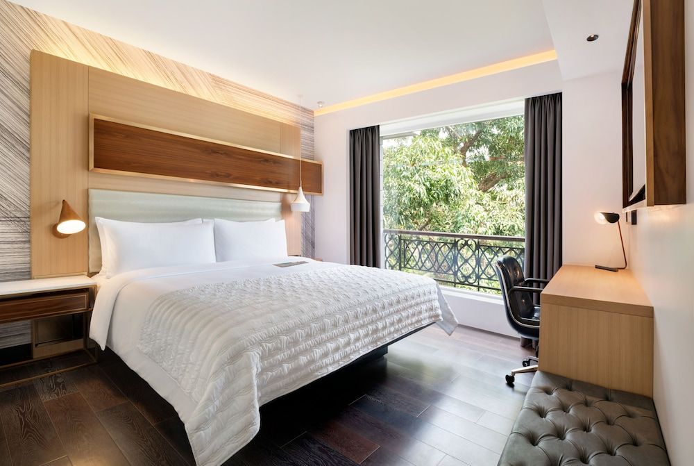 Classic Room with 1 King Bed