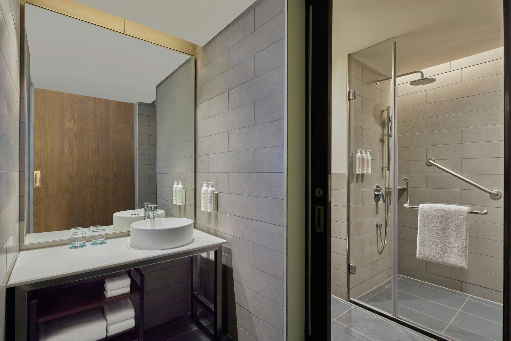 Guest Room, Bathroom