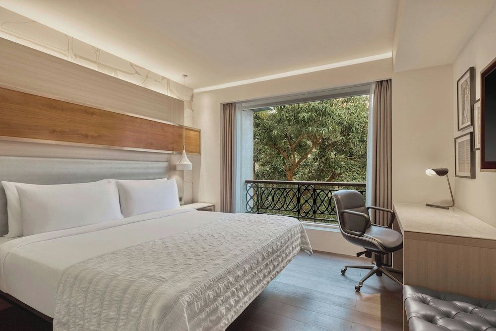 Junior Suite, 1 Bedroom, Balcony, Corner (Corner)