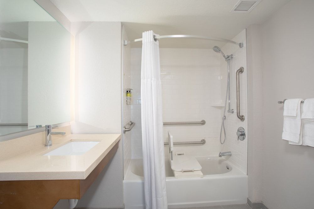 Staybridge Suites Denver International Airport by IHG Studio Suite, 1 Queen Bed, Accessible, Kitchen (Communications) 5