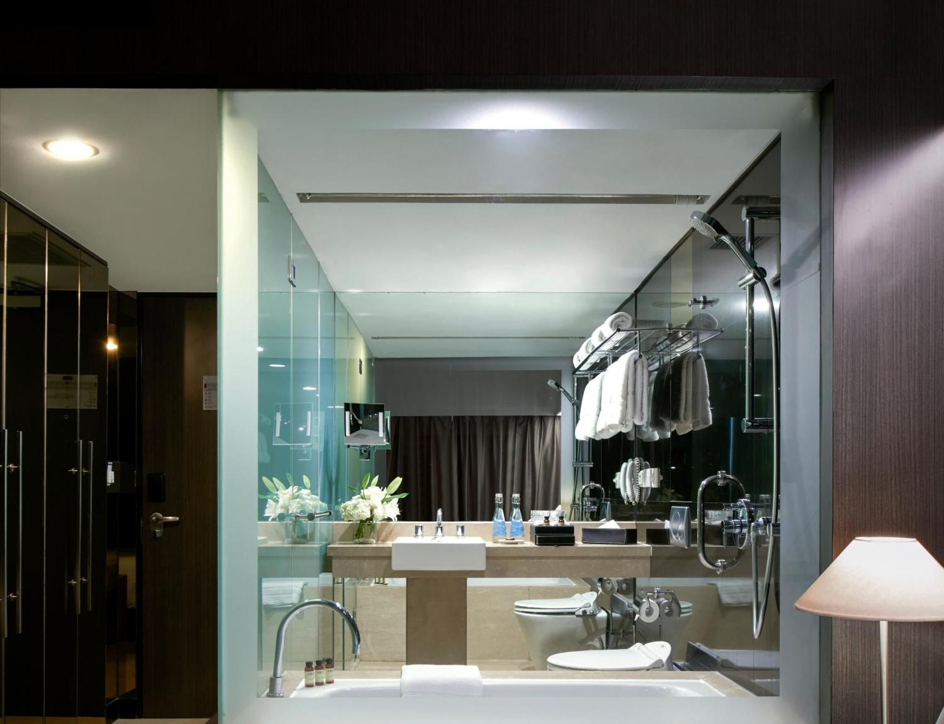 Pullman Jakarta Indonesia Superior Room 1 Queen Bed 6
