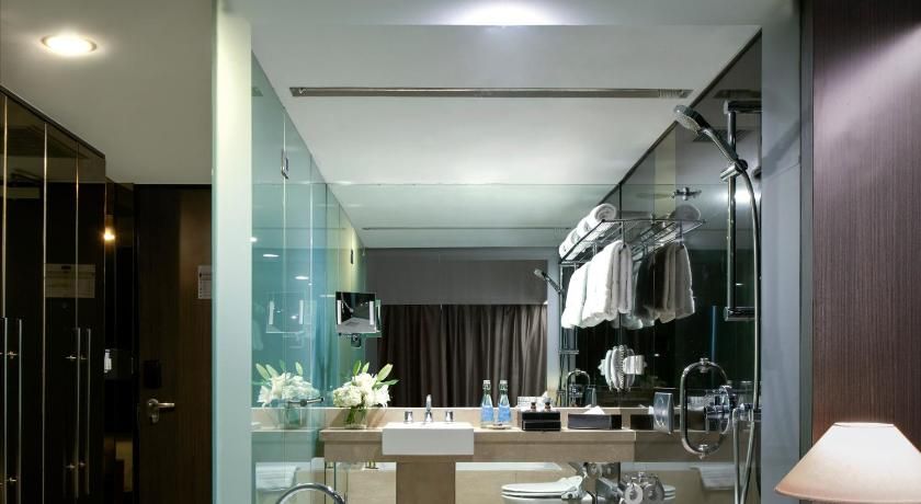 Pullman Jakarta Indonesia Superior Room 1 Queen Bed 5