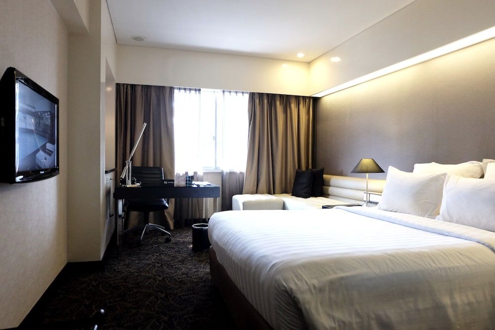 Pullman Jakarta Indonesia Superior Room, 1 Queen Bed 3