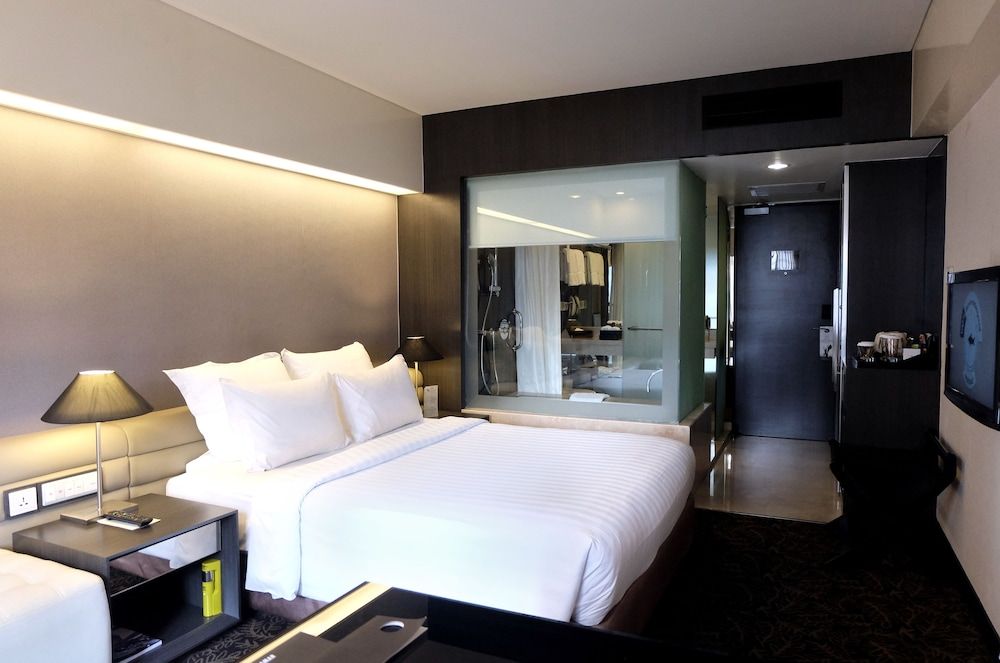 Pullman Jakarta Indonesia Superior Room, 1 Queen Bed 2
