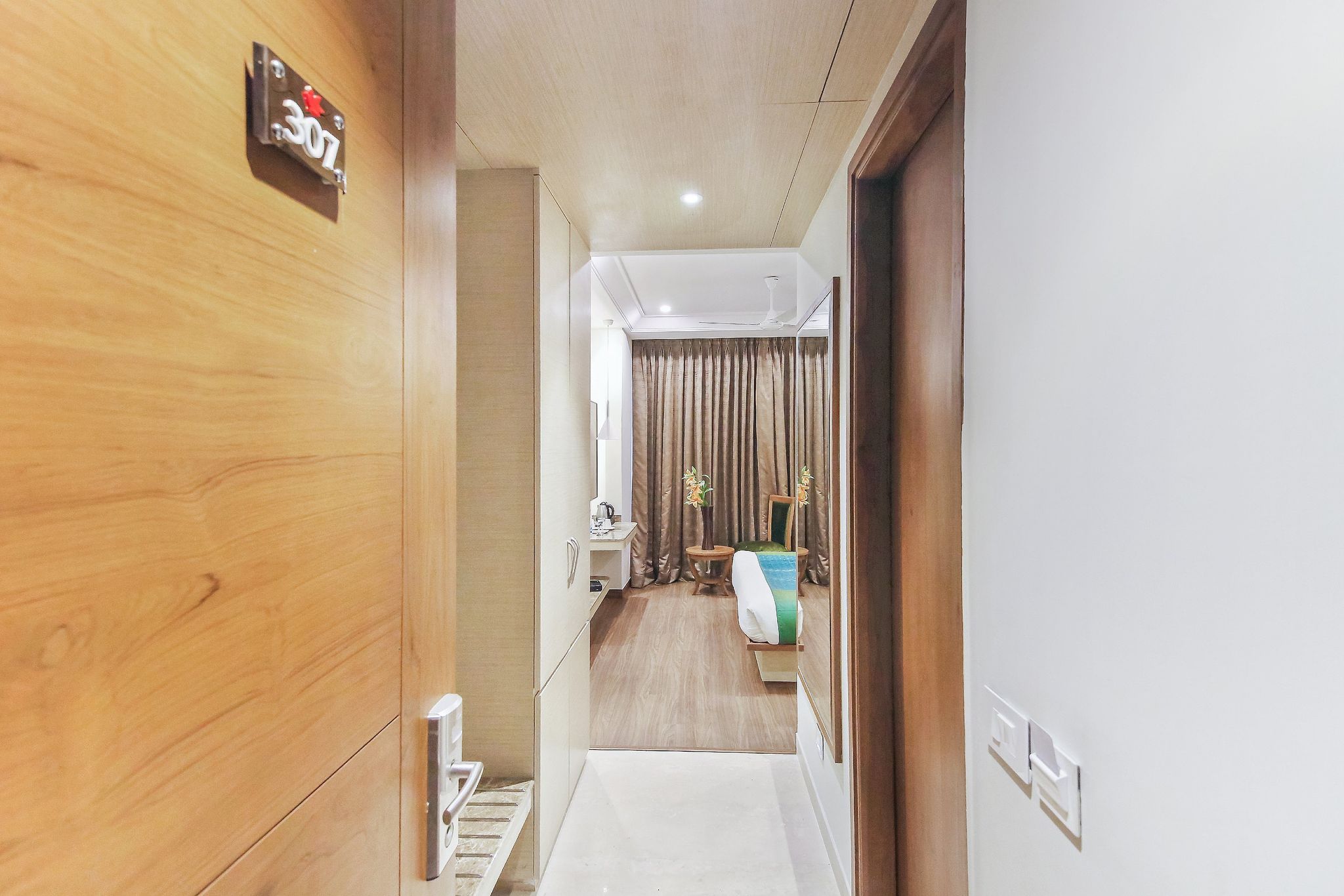 Maple Grand Deluxe Room 18