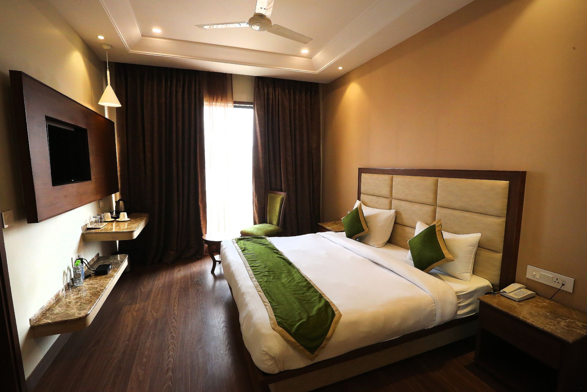 Maple Grand Deluxe Room 5