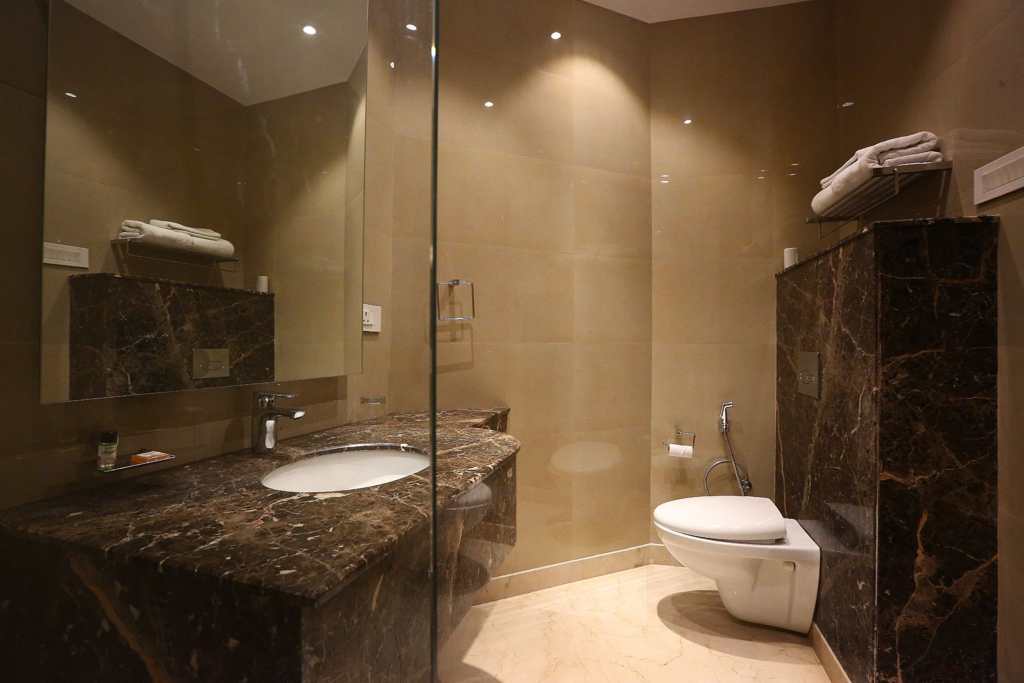 Maple Grand Deluxe Room 16