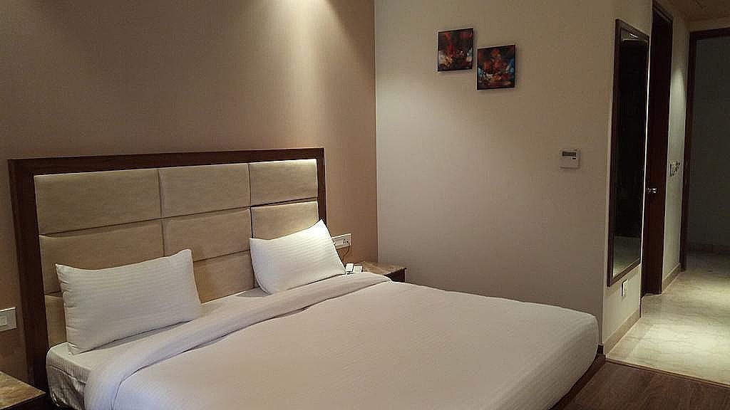 Maple Grand Deluxe Room 2