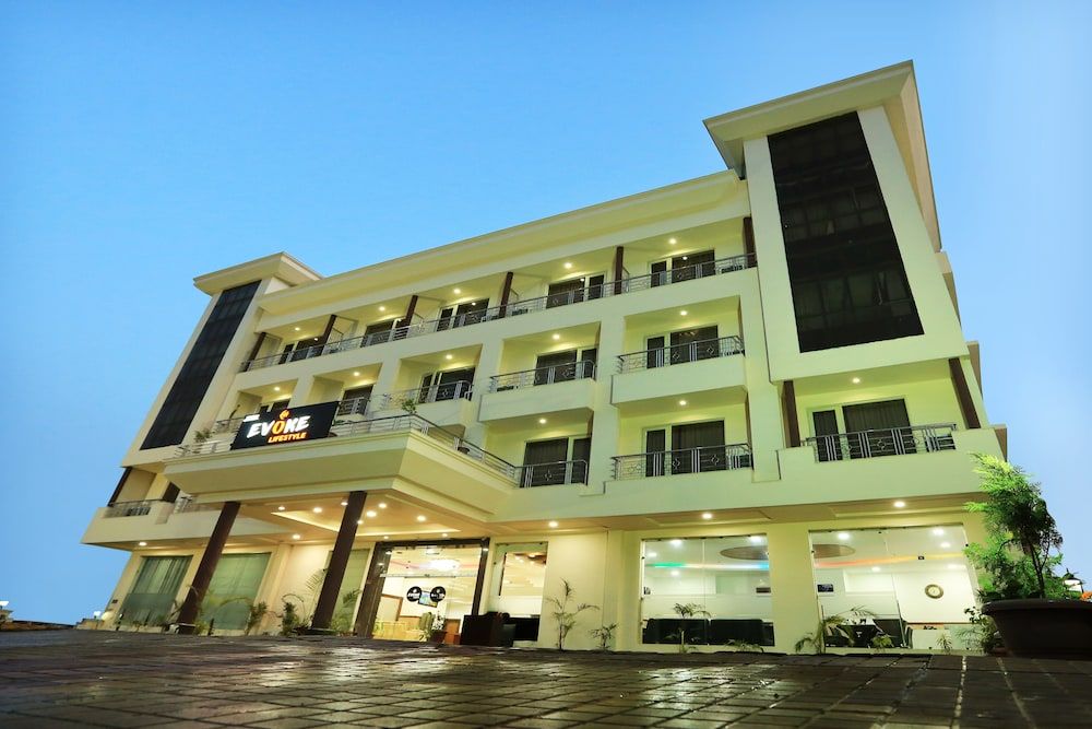 Front of property - evening/night