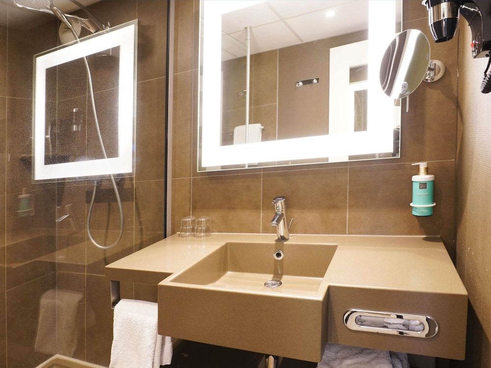 Novotel Antwerpen Classic Room, 1 Double Bed with Sofa bed 5