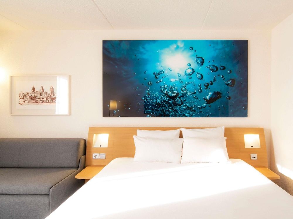 Novotel Antwerpen Classic Room, 1 Double Bed with Sofa bed 3