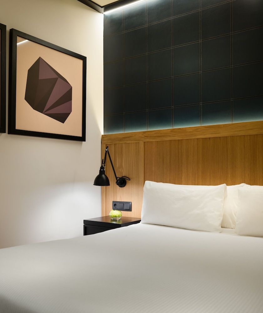 H10 Puerta de Alcalá Classic Room 3