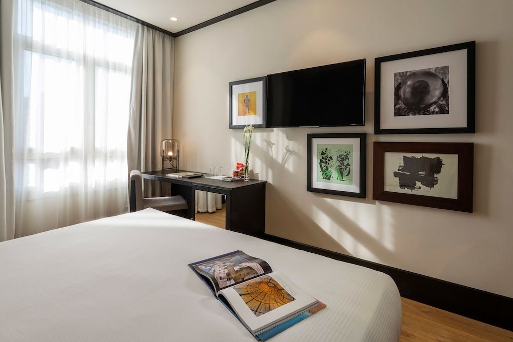 H10 Puerta de Alcalá Classic Room