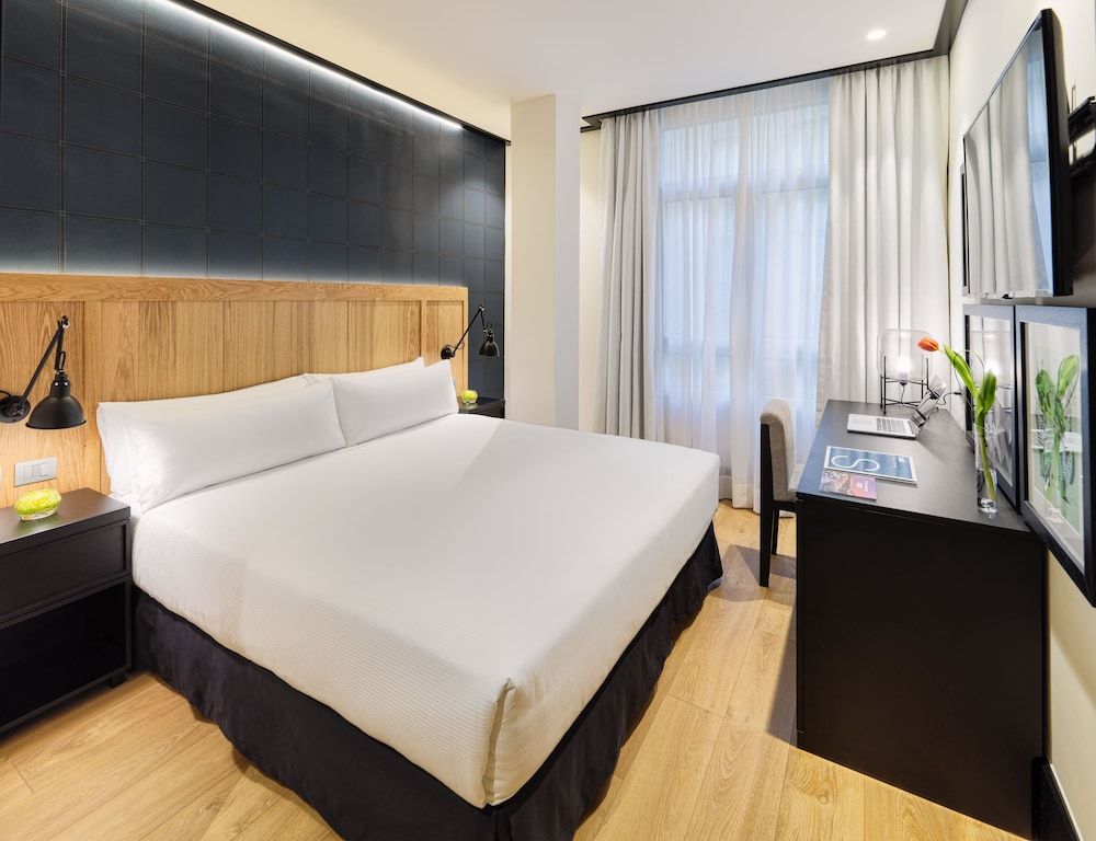 H10 Puerta de Alcalá Classic Room 2