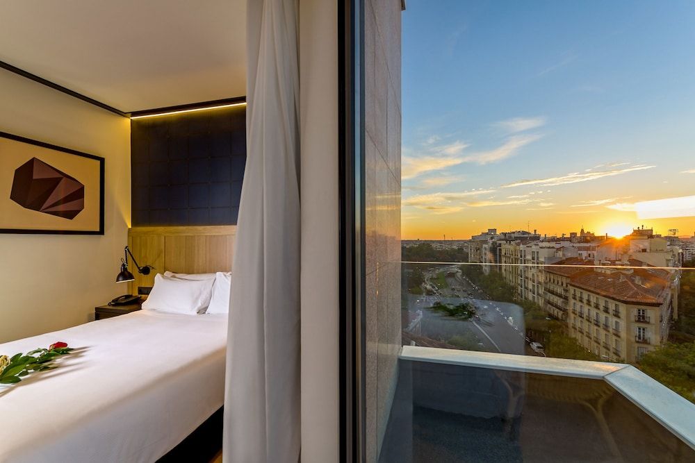 undefined H10 Puerta de Alcalá 4