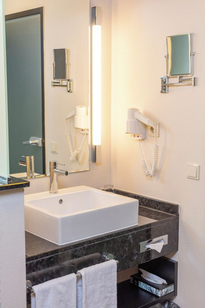 Trans World Hotel Donauwelle Comfort Quadruple Room 2