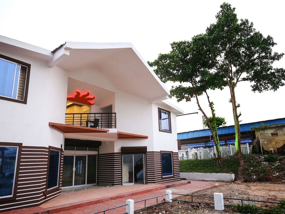 undefined OYO 10152 Rail View Residency 6