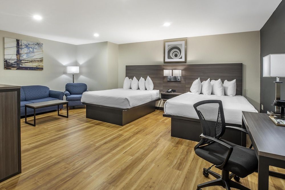 Suite, 1 King Bed, Non Smoking, Kitchenette (with Sofabed)