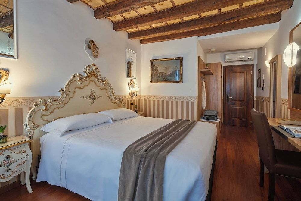 Unahotels Ala Venezia - Adults Only Deluxe Room View, with double bed or 2 single beds 17