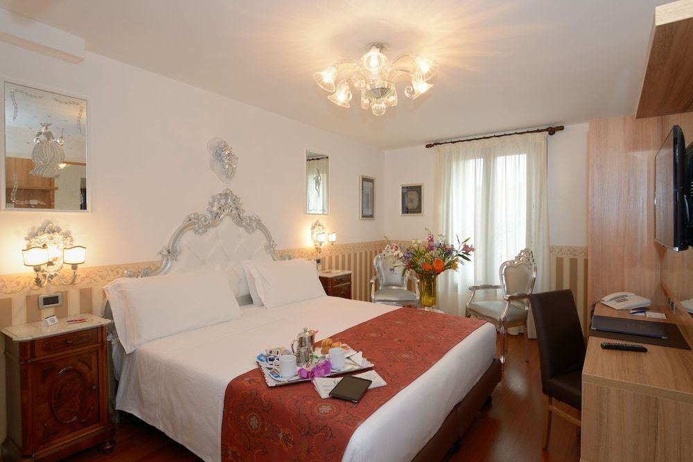 Unahotels Ala Venezia - Adults Only Deluxe Room View, with double bed or 2 single beds 31
