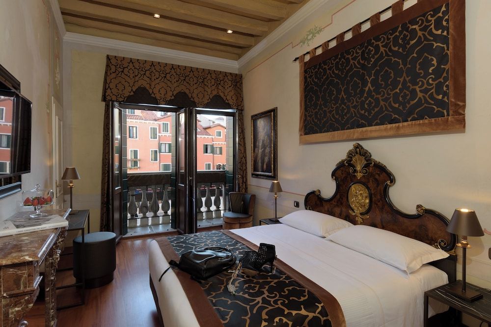 Unahotels Ala Venezia - Adults Only Deluxe Room View, with double bed or 2 single beds 19