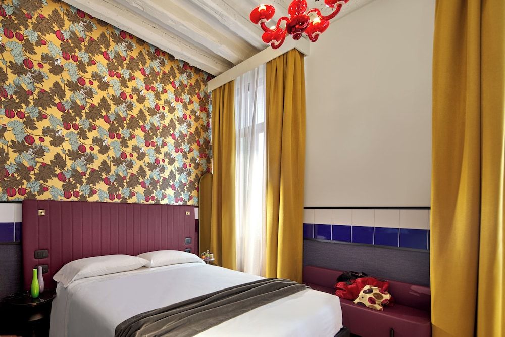 Unahotels Ala Venezia - Adults Only Deluxe Room View, with double bed or 2 single beds 3