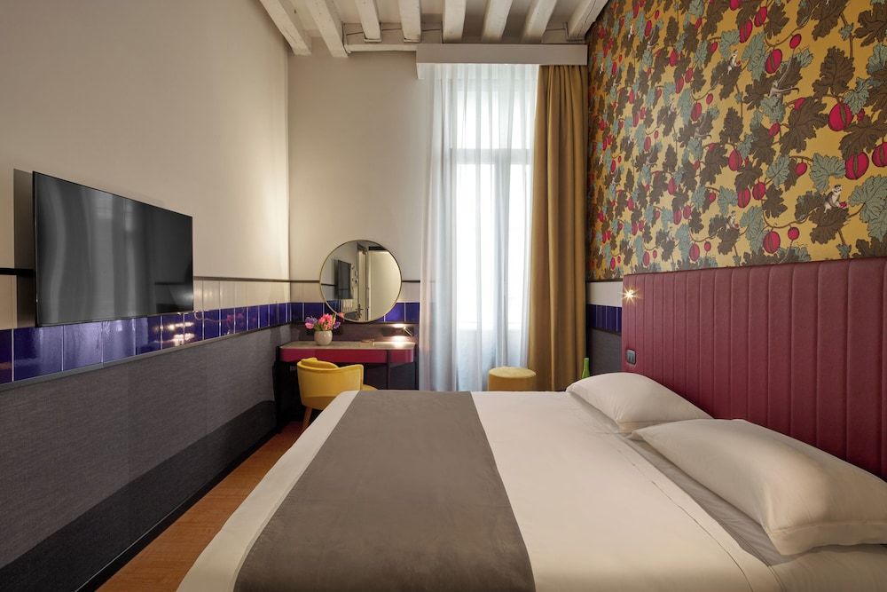 Unahotels Ala Venezia - Adults Only Deluxe Room View, with double bed or 2 single beds 2