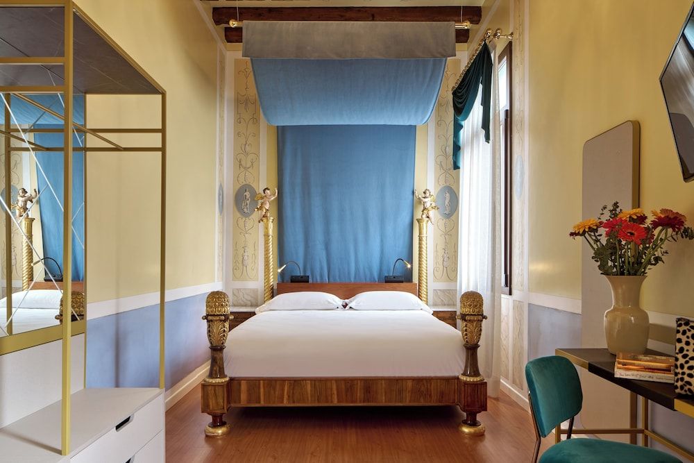Unahotels Ala Venezia - Adults Only Deluxe Room View, with double bed or 2 single beds