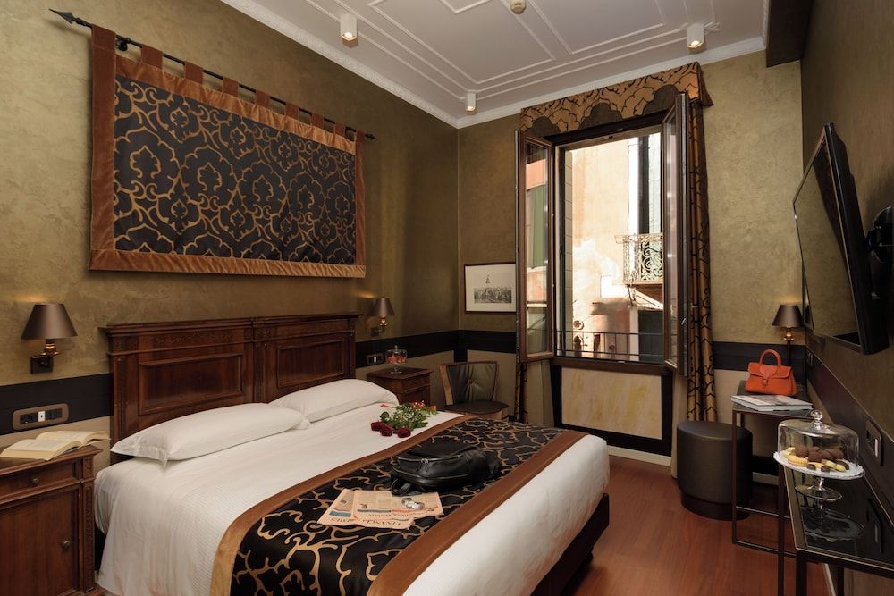 Unahotels Ala Venezia - Adults Only Deluxe Room View, with double bed or 2 single beds 18