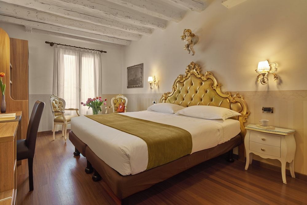Unahotels Ala Venezia - Adults Only Deluxe Room View, with double bed or 2 single beds 23