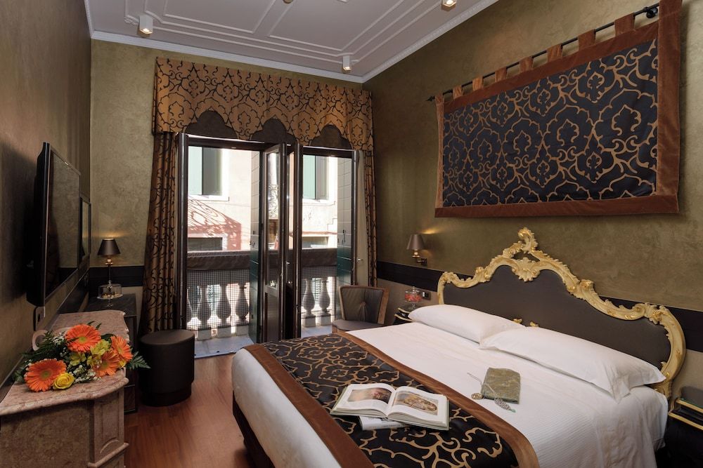 Unahotels Ala Venezia - Adults Only Deluxe Room View, with double bed or 2 single beds 22