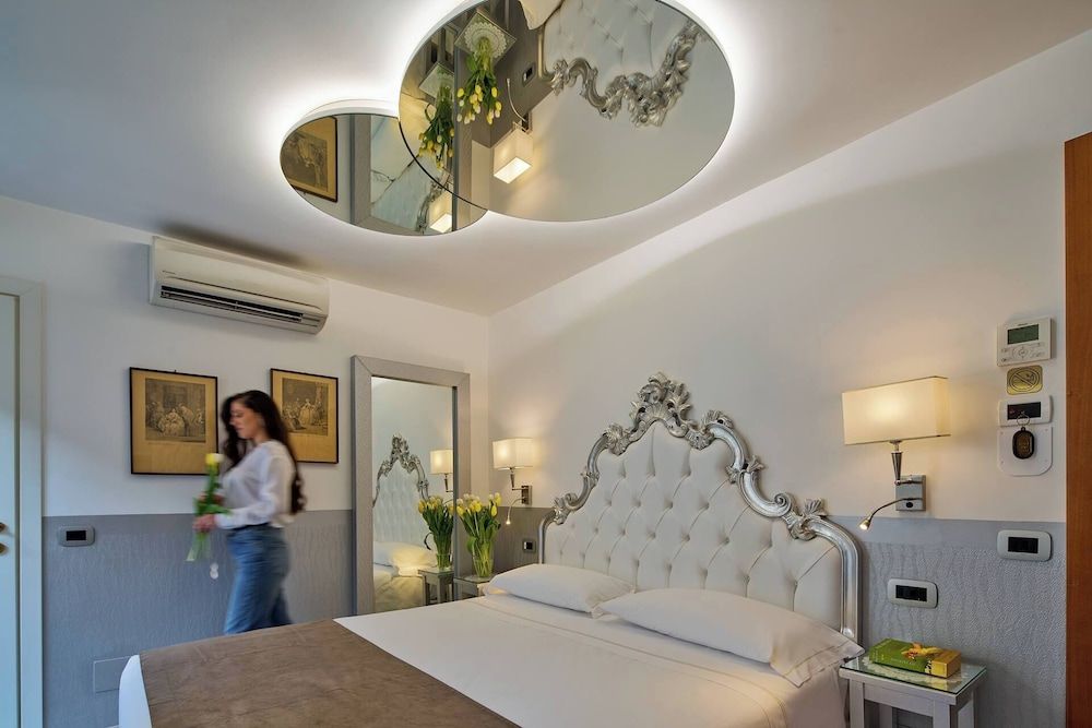 Unahotels Ala Venezia - Adults Only Deluxe Room View, with double bed or 2 single beds 15