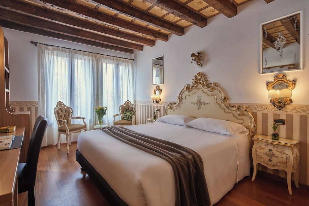 Unahotels Ala Venezia - Adults Only Deluxe Room View, with double bed or 2 single beds 14
