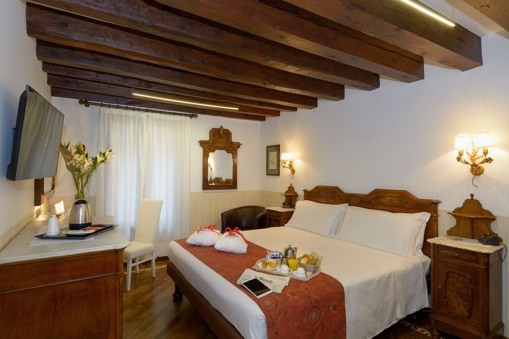 Unahotels Ala Venezia - Adults Only Deluxe Room View, with double bed or 2 single beds 28