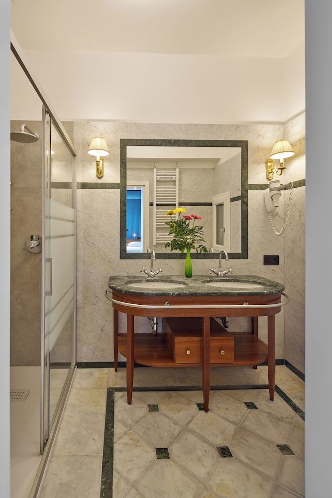 Unahotels Ala Venezia - Adults Only Deluxe Room View, with double bed or 2 single beds 38