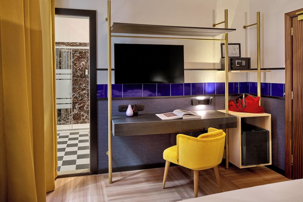 Unahotels Ala Venezia - Adults Only Deluxe Room View, with double bed or 2 single beds 49