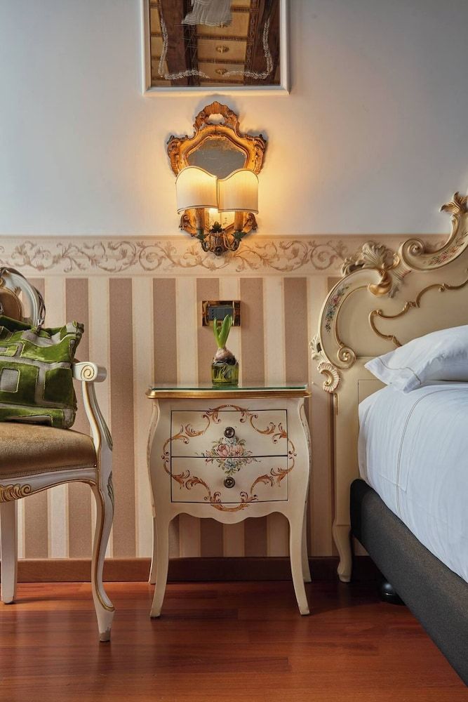 Unahotels Ala Venezia - Adults Only Deluxe Room View, with double bed or 2 single beds 13