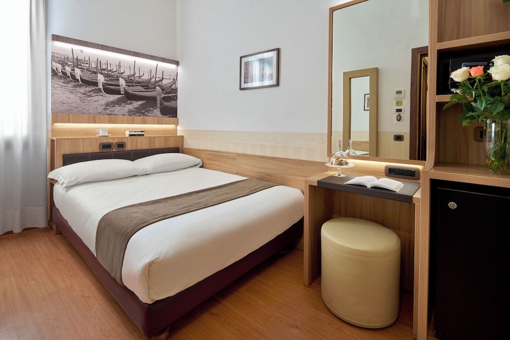 Unahotels Ala Venezia - Adults Only Economy Double Room 4
